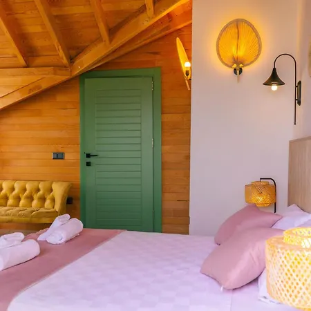 The Luxury Shelters 3* קס